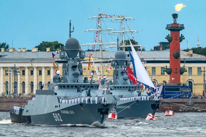Для строительства трибун к празднованию Дня Военно-Морского Флота 2024 в Санкт-Петербурге будут использованы строительные леса